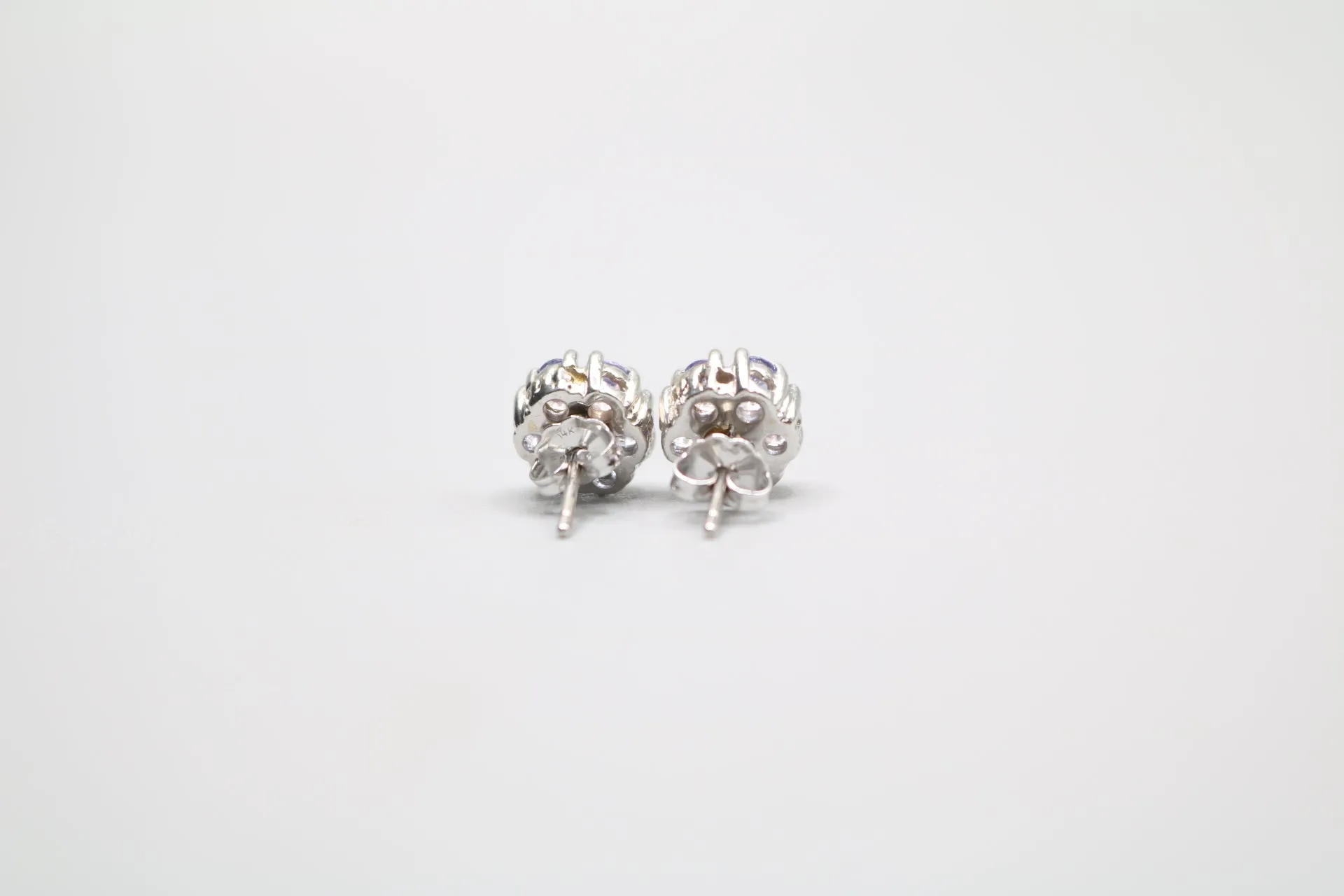 14K White Gold Diamond Earrings (0.14 CTW)