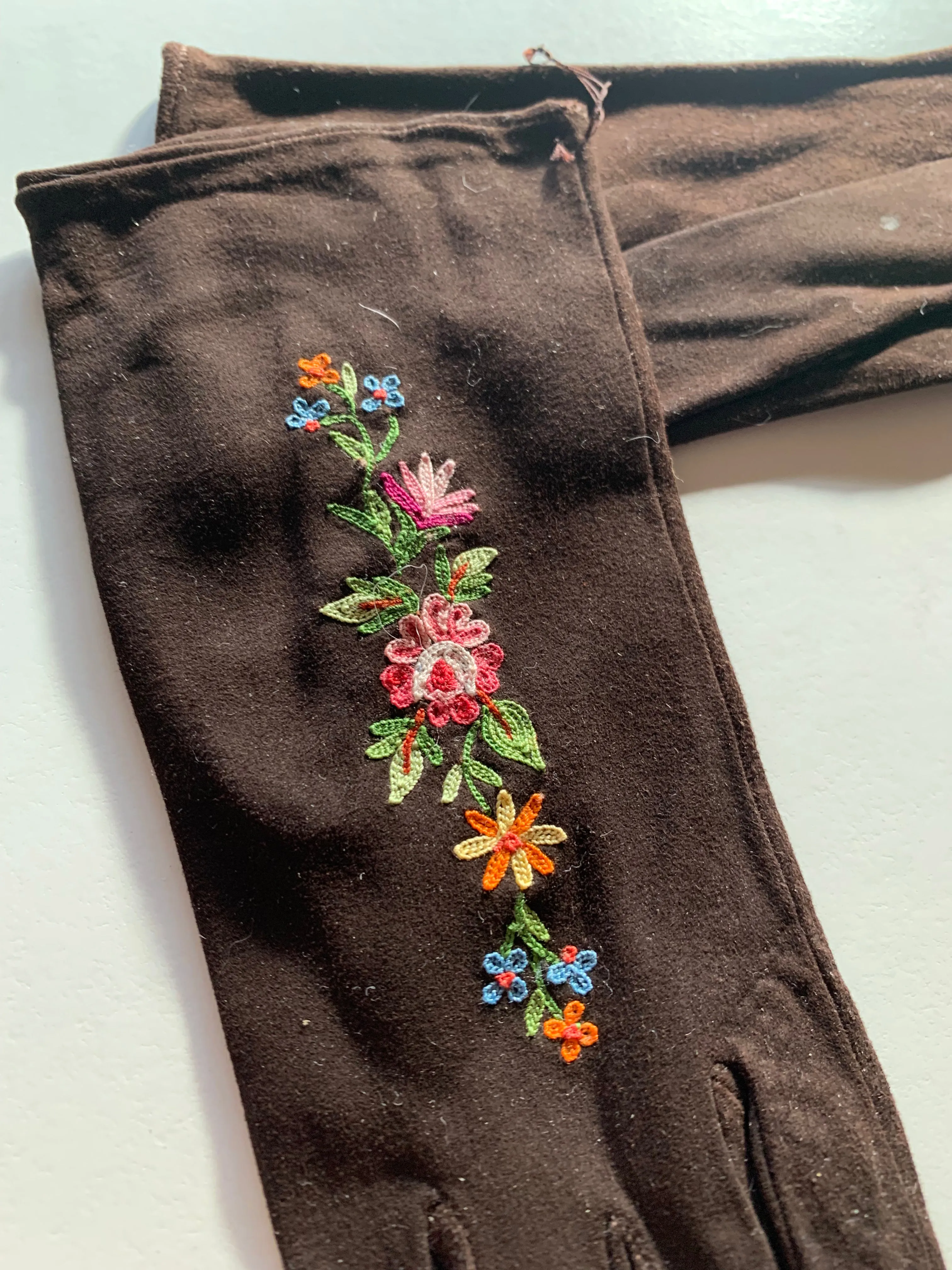 Cocoa Floral Embroidered Leather Gloves circa 1950s