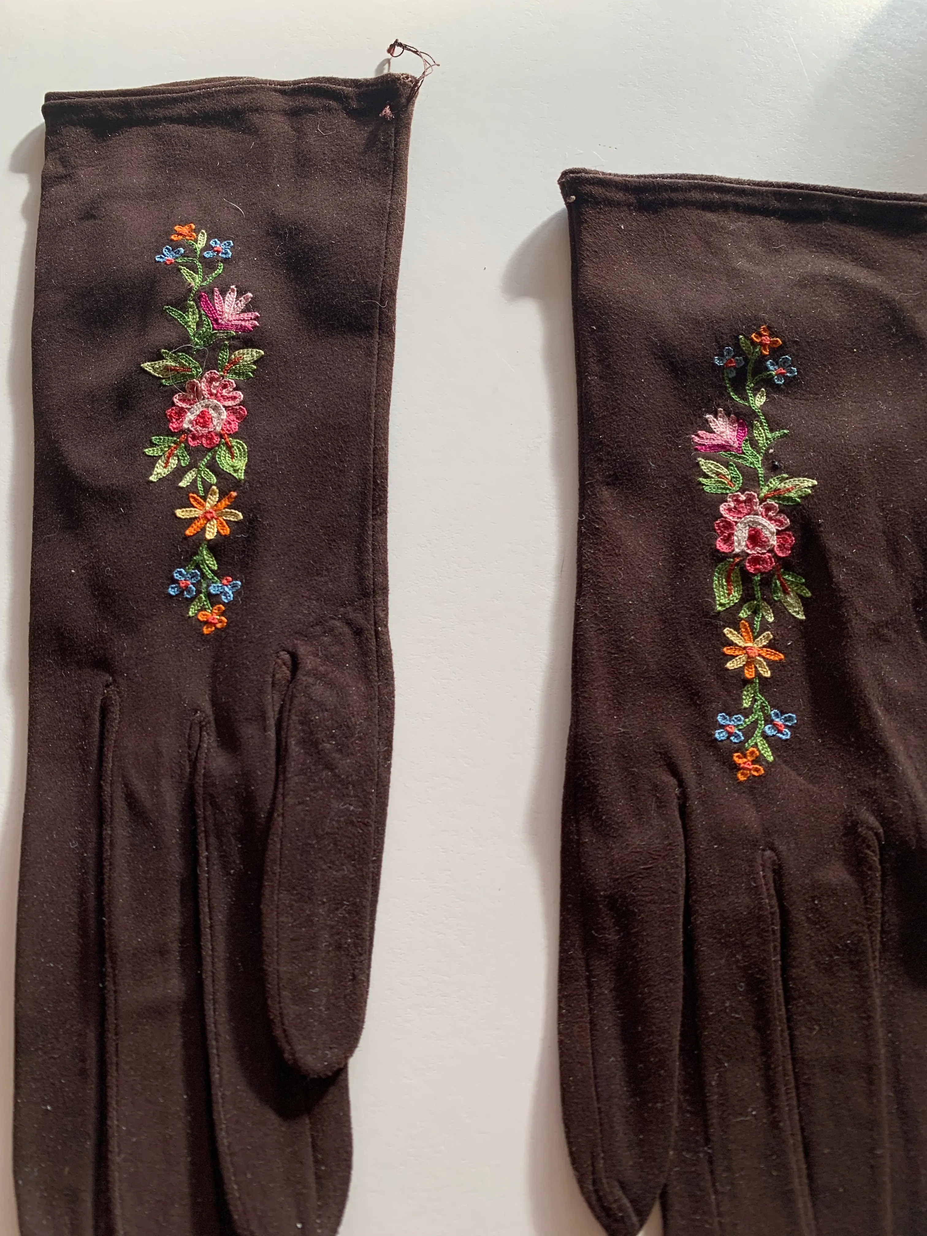 Cocoa Floral Embroidered Leather Gloves circa 1950s