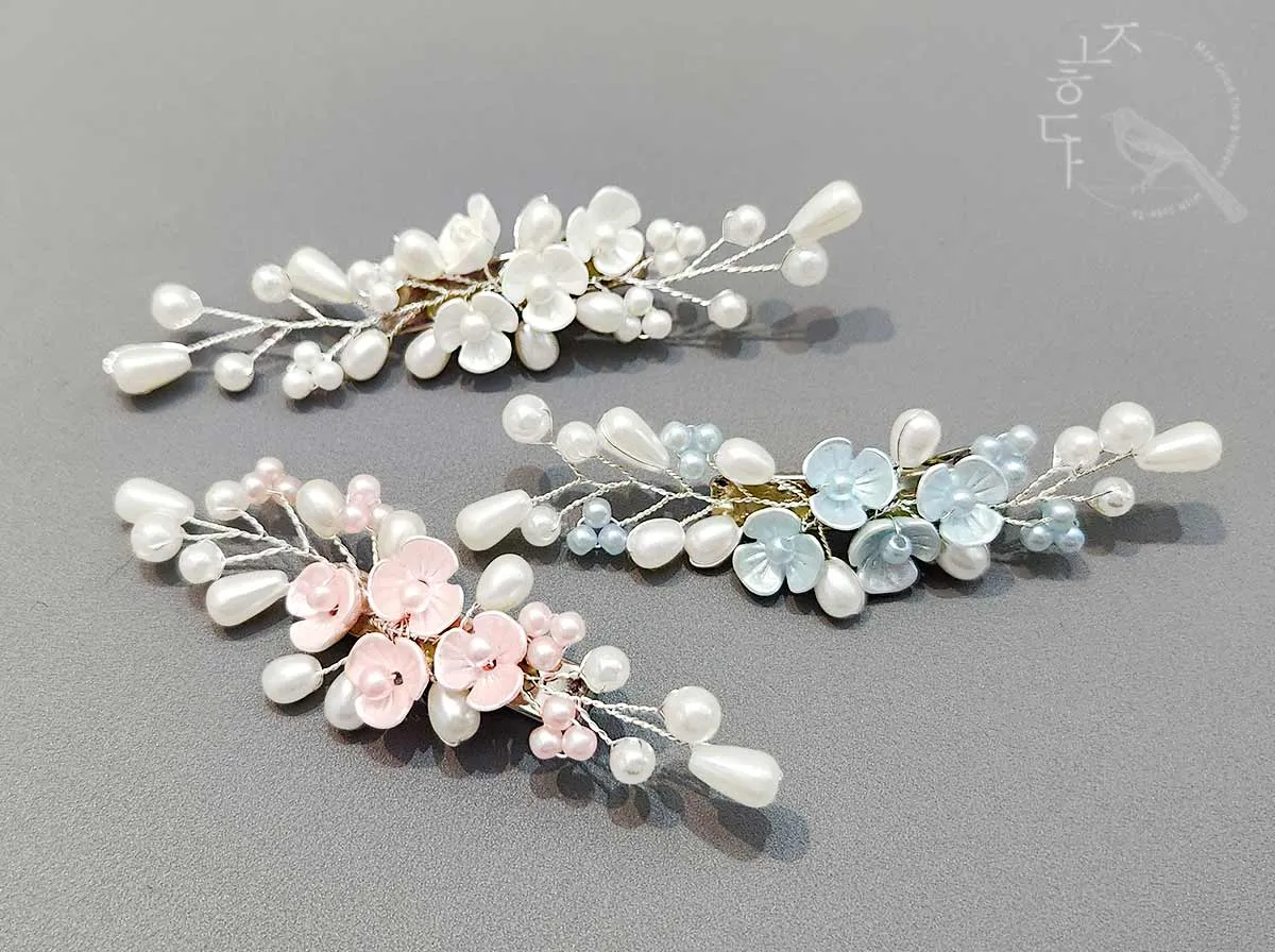 Cute Flower with Beads Hair Pin (3 Colors)