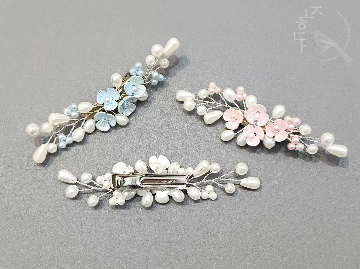 Cute Flower with Beads Hair Pin (3 Colors)