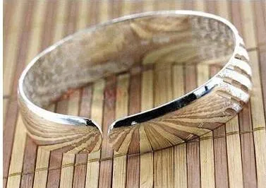 Diagonal Etched Lines Bangle Bracelet for Women