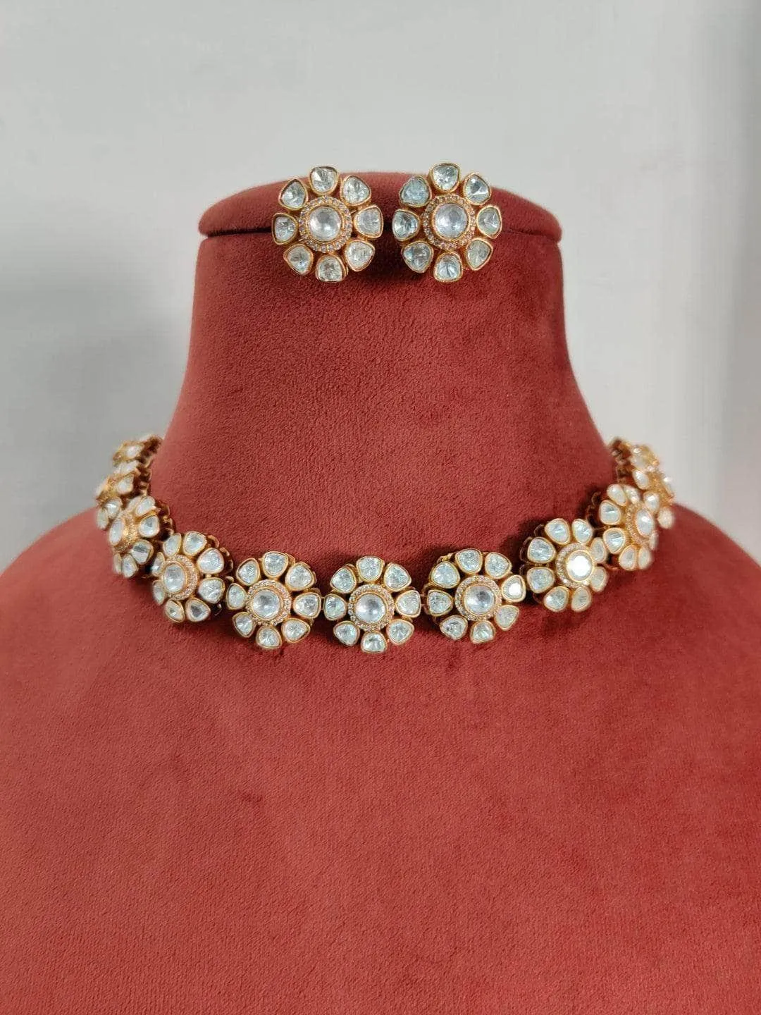 Floral Shape Choker Set