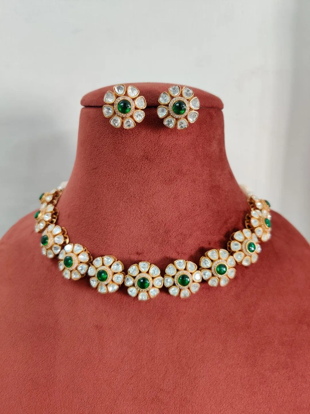 Floral Shape Choker Set