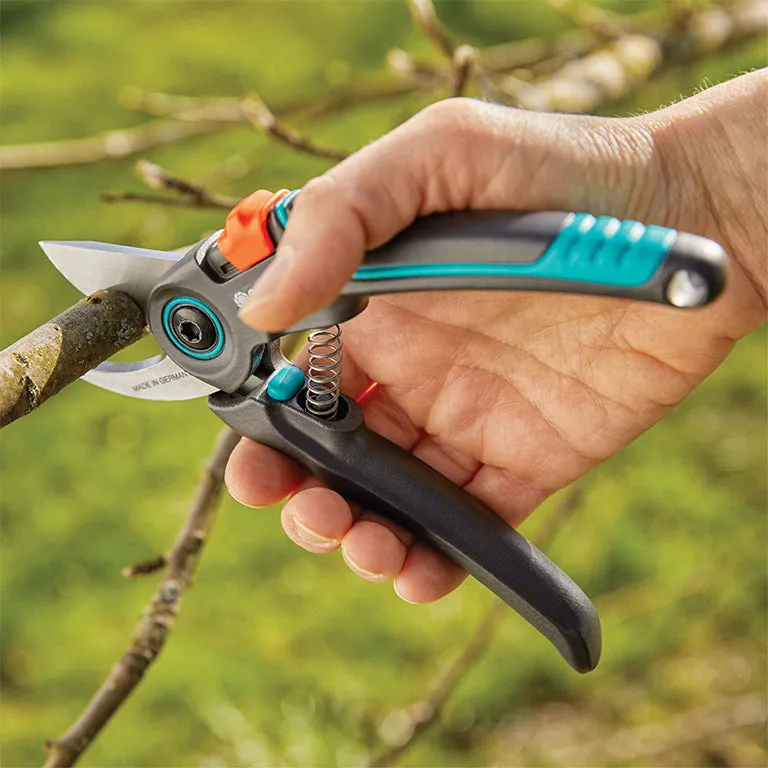 GARDENA ExpertCut Secateurs Bypass   FREE GARDENA Gloves